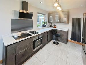 Kitchen Diner- click for photo gallery